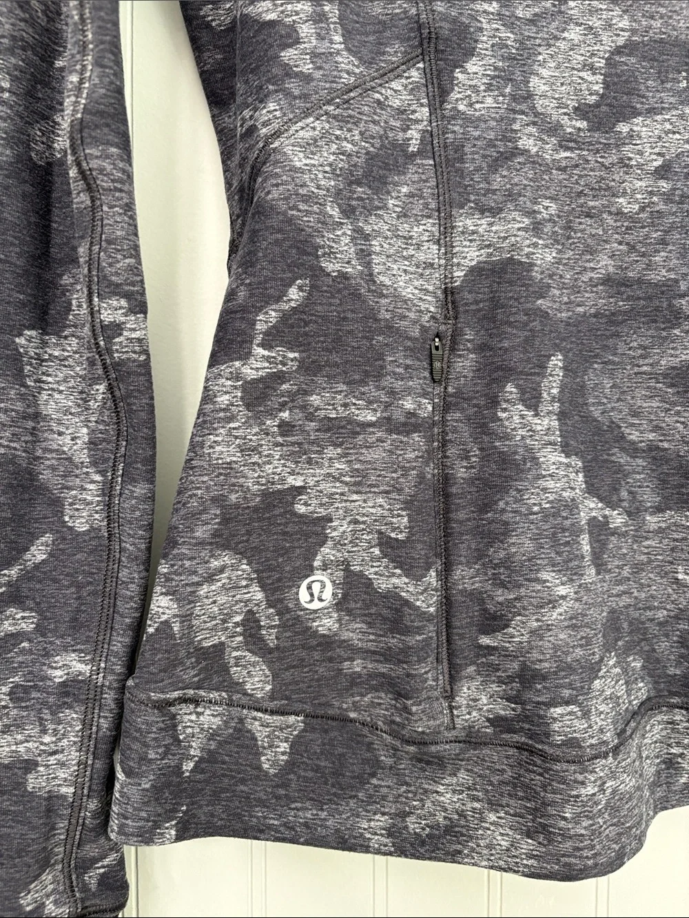 Lululemon Outrun the Elements 1/2 Zip Pullover Long Sleeve Top Blue Black Camo